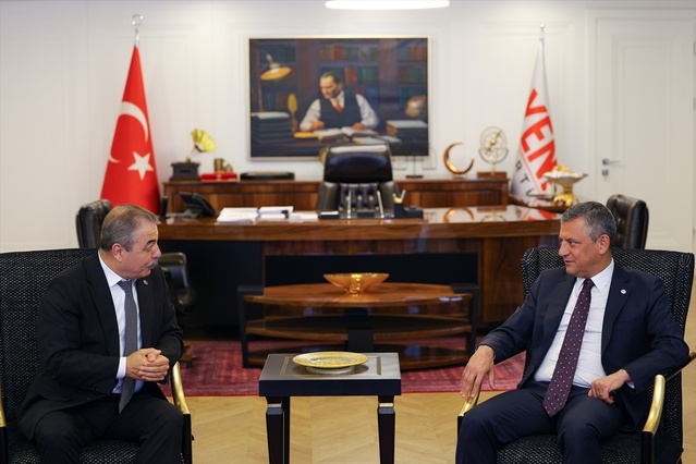 Özgür Özel, Birleşik Kamu-İş Konfederasyonu Genel Başkanı Orhan Yıldırım ile görüştü