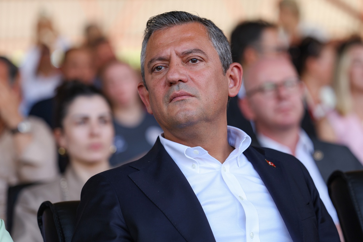 Özgür Özel WELT\'te, Türkiye\'nin kaderi otoriterlik ve kutuplaşma değil dedi