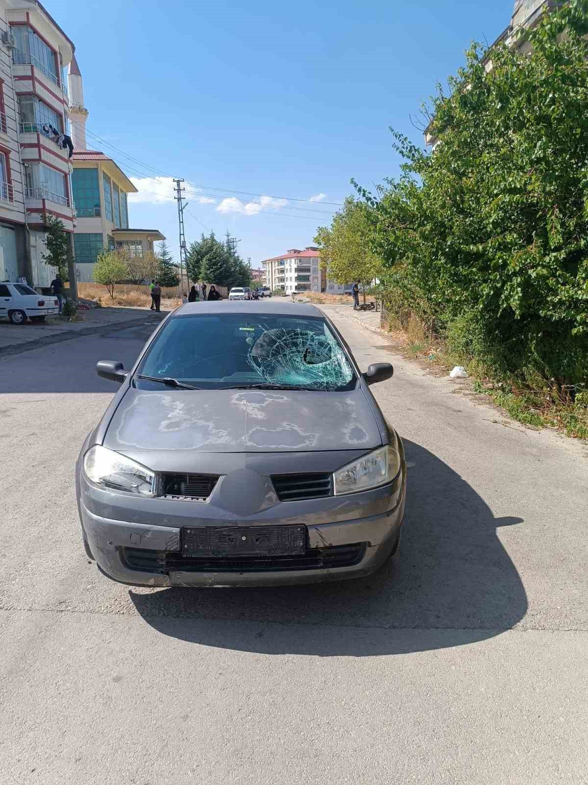 Palu\'da okul dönüşü bisikletli çocuğa araç çarptı, Elazığ\'a sevk edildi