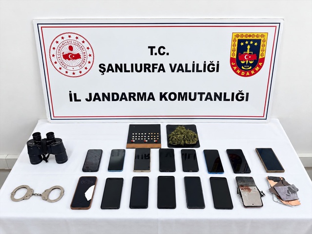 Şanlıurfa Akçakale'de 3 dolandırıcılık şüphelisi tutuklandı, 16 telefon ele geçti