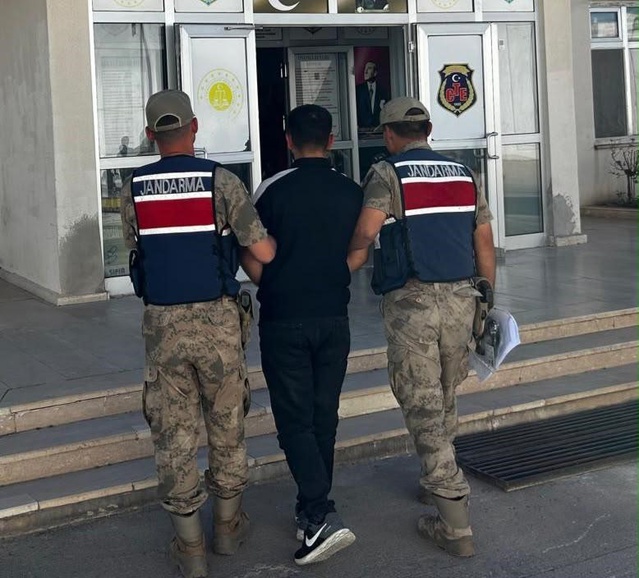 Şanlıurfa Viranşehir'de jandarma, 5 yıl kesinleşmiş hapis cezası olan şahsı yakaladı