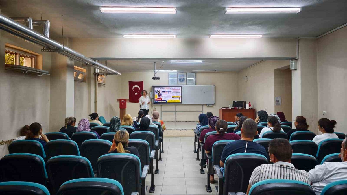 Manisa Sarıgöl\'de 38 okul çalışanına ilk kez 8 saatlik iş güvenliği eğitimi verildi