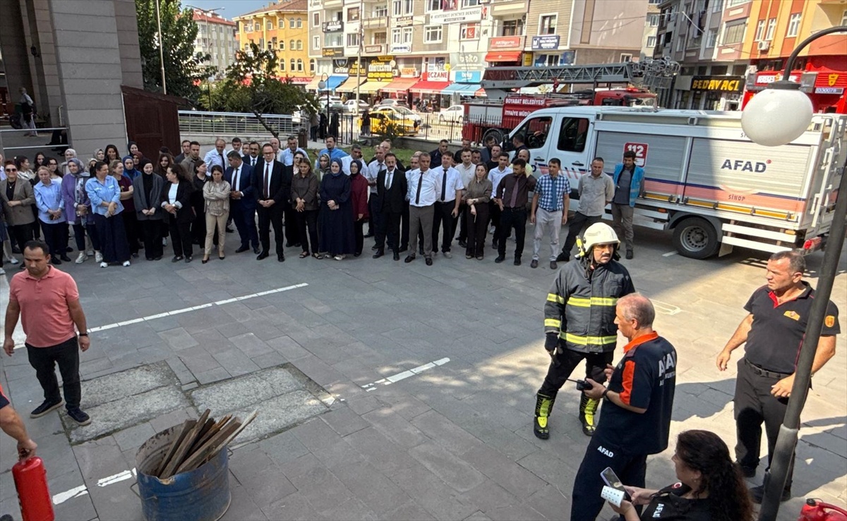 Sinop\'ta Boyabat ve Durağan adliyelerindeki tatbikatta mahsur kalanlar tahliye edildi