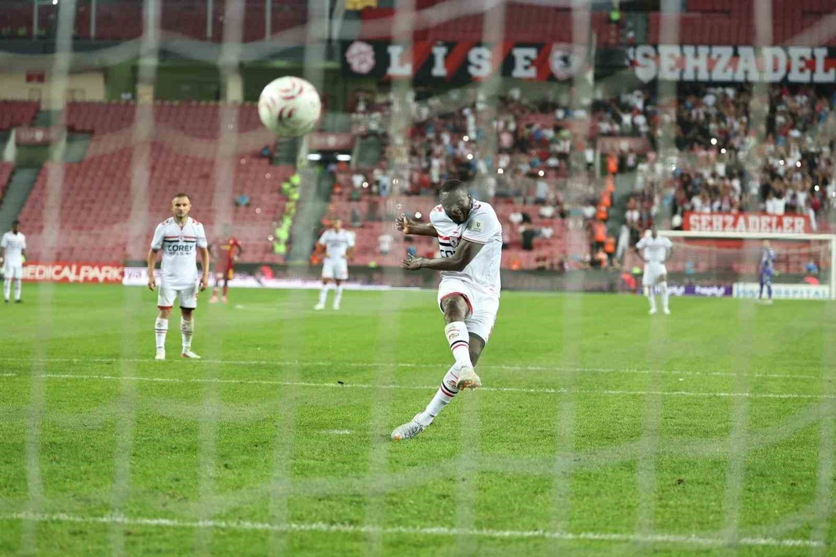 Süper Lig\'de 6 haftada 19 penaltının 14\'ü gol oldu, Başakşehir 3 penaltıyı da attı