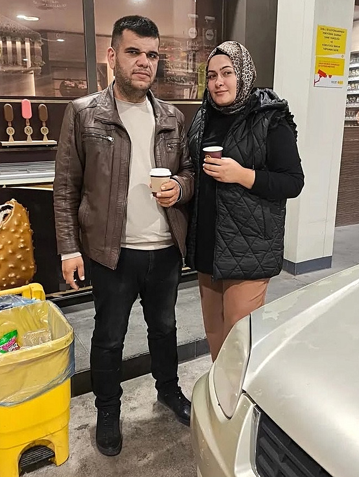 Şarkikaraağaç\'ta kan donduran olay! Eşini sokak ortasında pompalı tüfekle vurdu