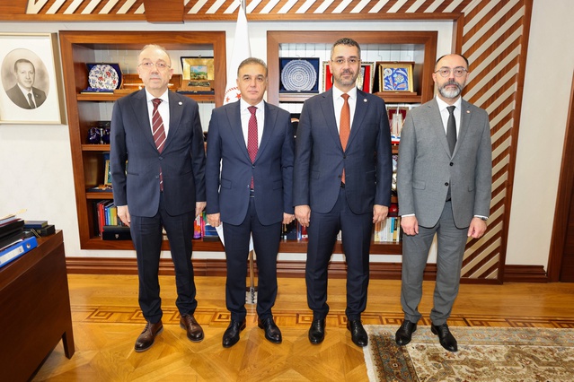 TEB, Hatipoğlu'ndan genç eczacı istihdamı ve eczane ekonomisi için destek istedi