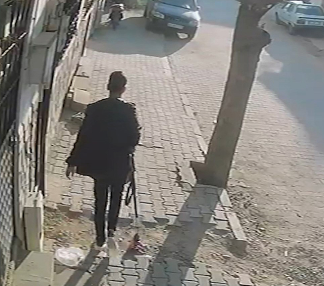 Telefonunu sıfırlayıp saldırıya gitmiş! Odasından çıkanlar pes dedirtti