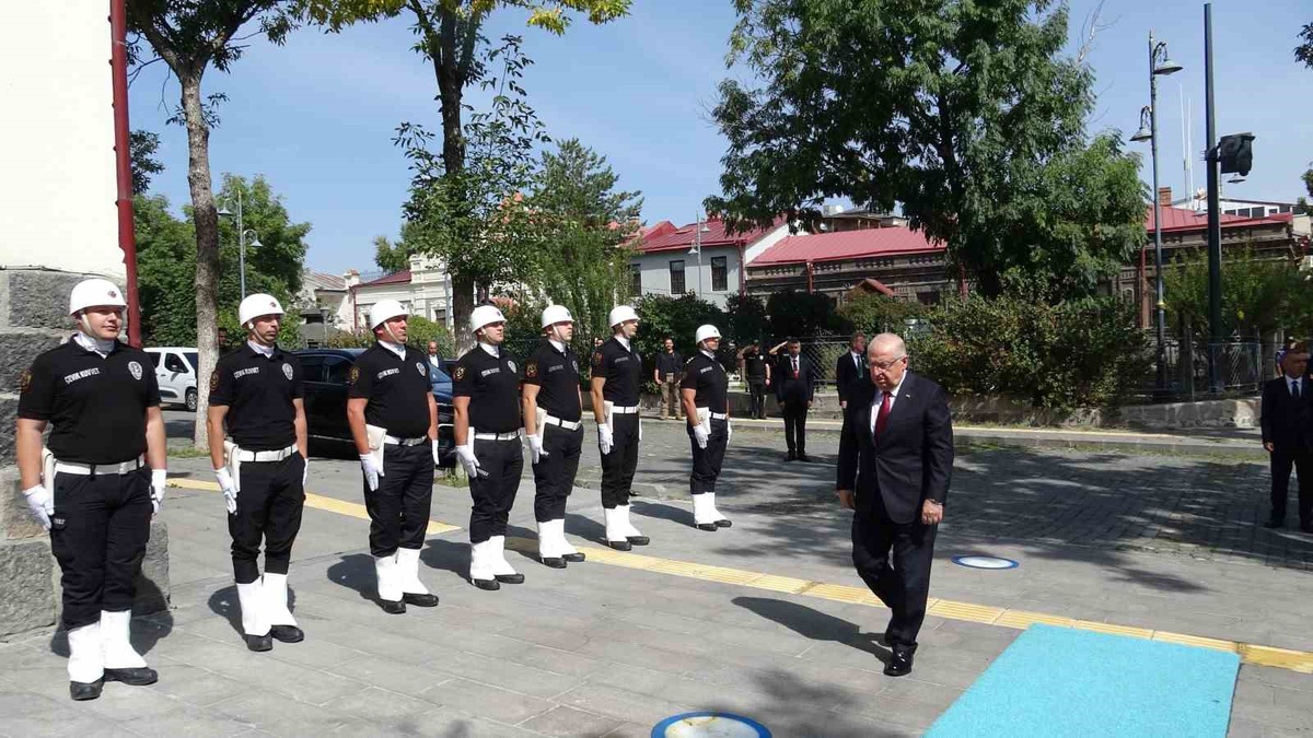 "Terörsüz Türkiye" ve Türk-Kürt kardeşliği vurgusu Kars’ta öne çıktı