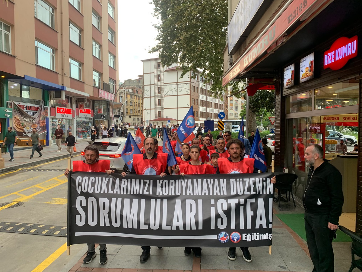Eğitim-İş Rize, Turgutlu\'da 11 öğrencinin yaralandığı saldırı sonrası istifa istedi