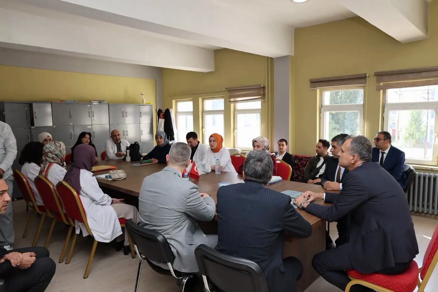 Ağrı'da okulları ziyaret eden Vali Bozkurt, güvenlik ve temizlik durumunu inceledi