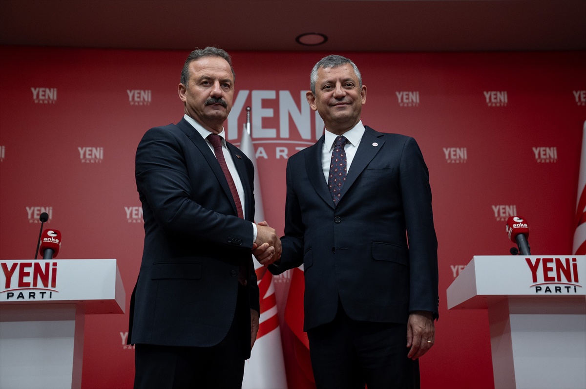 Yeni Parti lideri Özel, Yavaş ve 7 ilçe başkanının istifasını saygıyla karşıladı