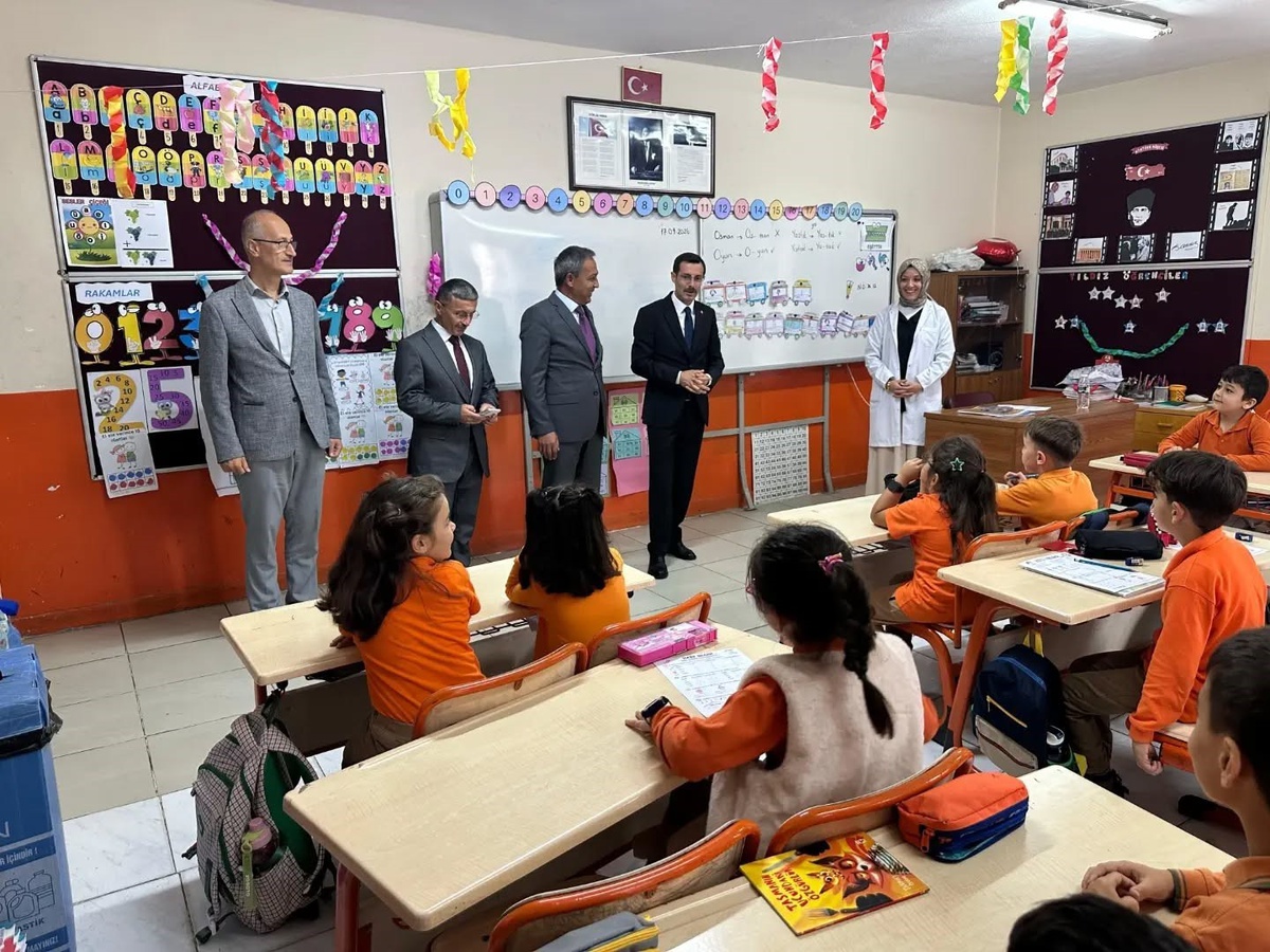 Yenipazar Kaymakamı Polat, yeni eğitim yılında okulları ziyaret etti