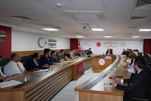 Aydın'da kamu hastanelerinin yöneticileri doluluk ve hekim verilerini ele aldı