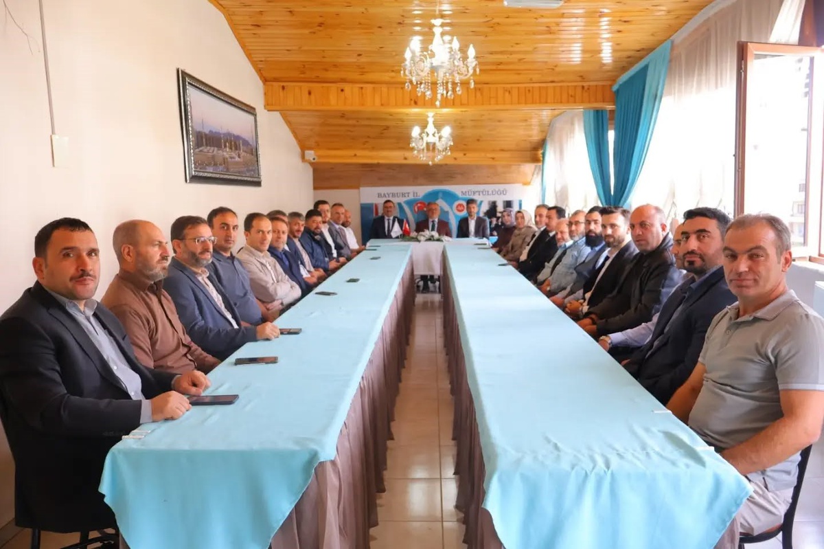 Bayburt İl Müftüsü Danacı, Zonguldak\'a atandı, personel ve öğreticilerle vedalaştı