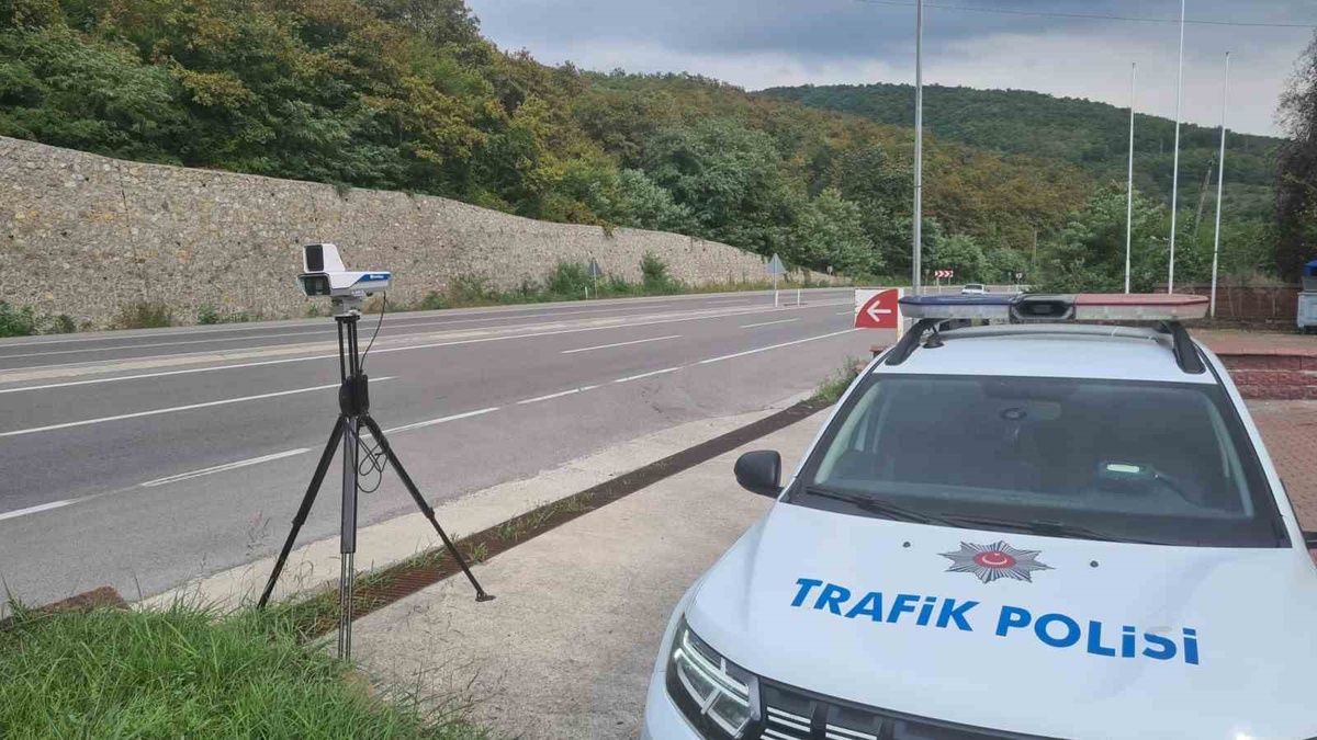 Zonguldak Bölge Trafik ekipleri Çukurören\'de yapay zeka destekli hız denetimi yaptı