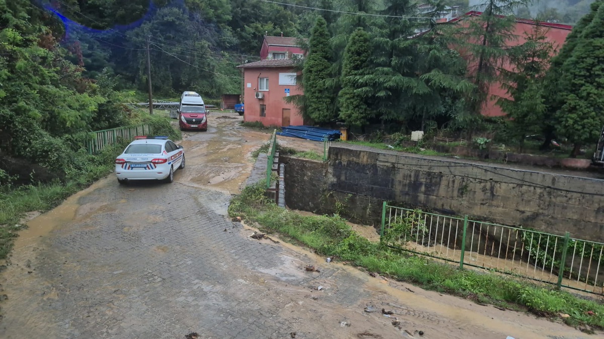 Zonguldak\'ta sağanak Çaydamar\'ı vurdu, Küçük Sanayi Sitesi\'ni su bastı