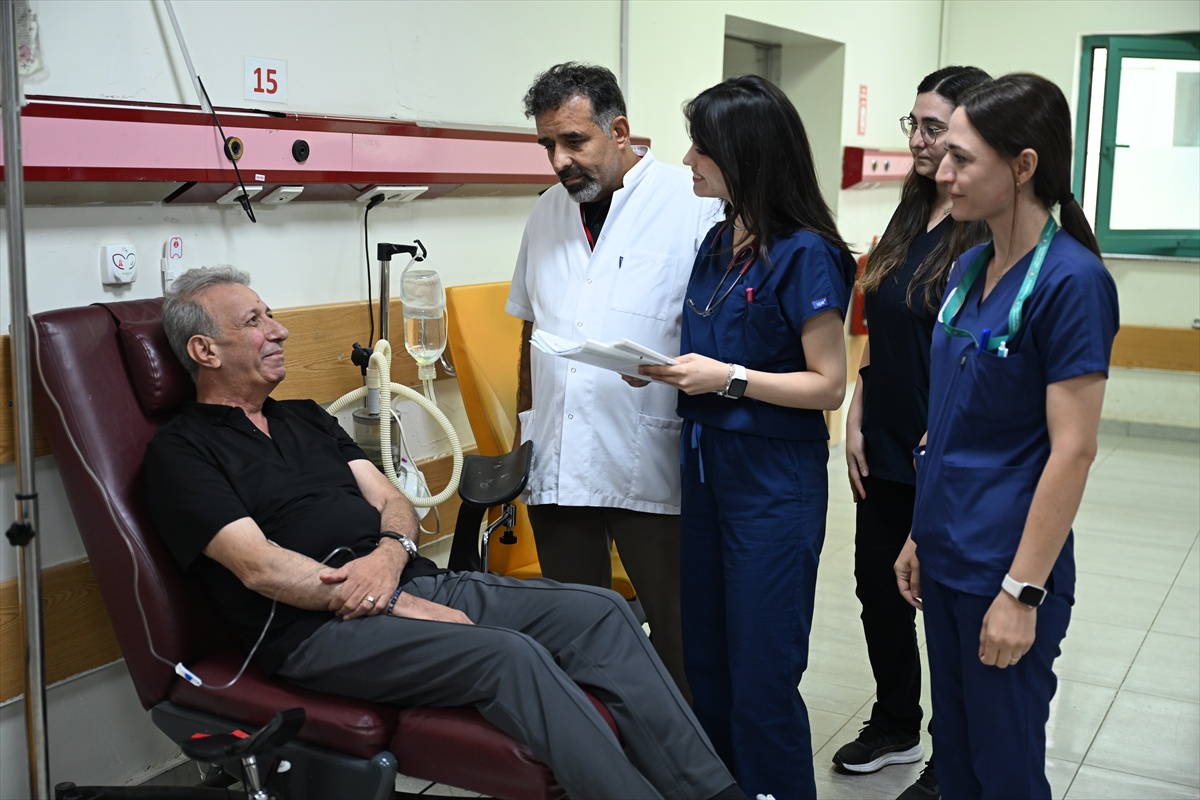 Sağlık memuru baba, doktor kızıyla kızının doğduğu hastanede birlikte ilk nöbete çıkıyor