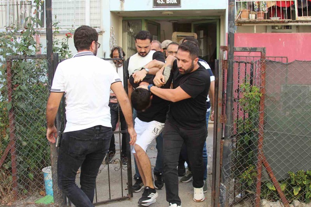 Şehrin göbeğinde polise el bombasıyla karşılık verdi, böyle yakalandı! O anlar kamerada