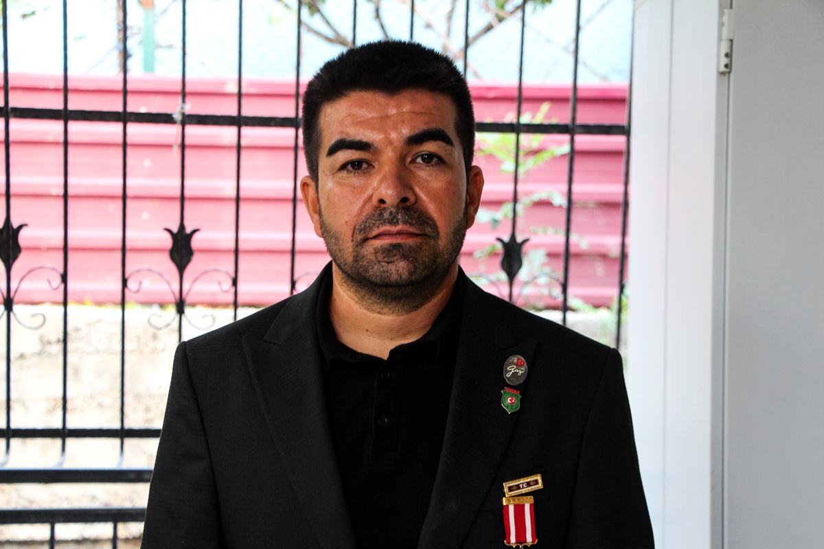 Fırat Kalkanı gazisine evinde kabusu yaşattı: Delik deşik ederim
