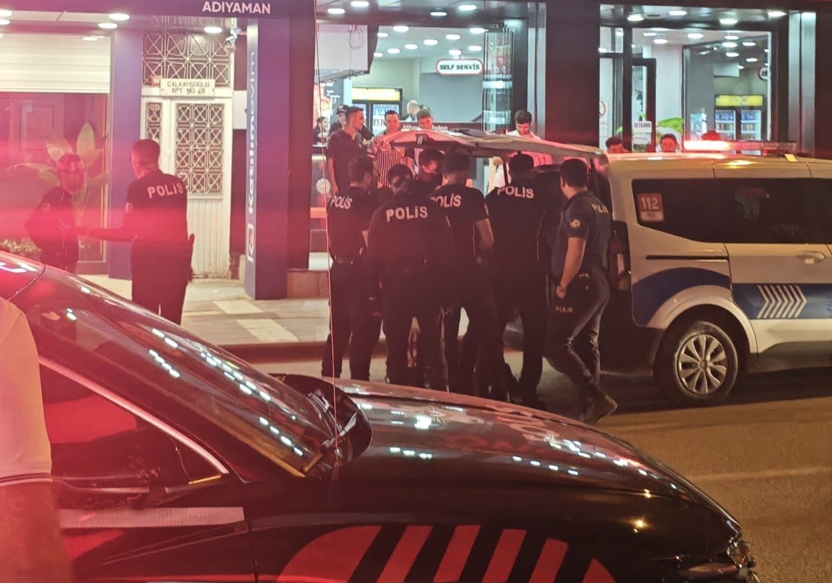 Adıyaman\'da iki grup arasındaki tartışma kavgaya dönüştü, 1 kişi yaralandı