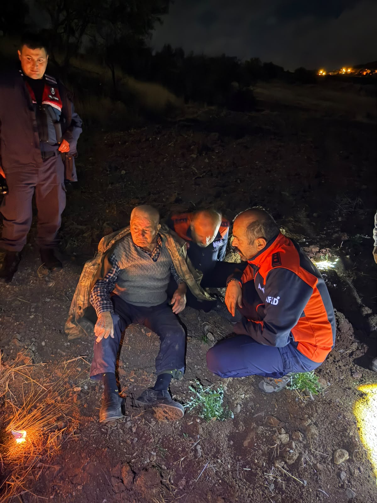 Burdur Yeşilova\'da kaybolan İbrahim Çevik (89), dün gece dağda uyurken bulundu