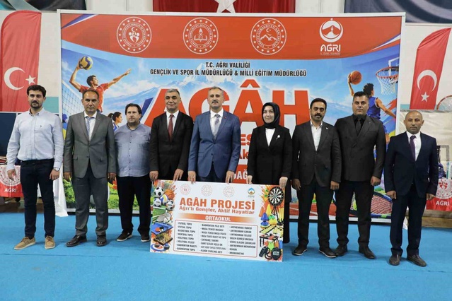 Ağrı'da 171 okula 15 milyon liralık 22 bin 200 spor malzemesi dağıtıldı