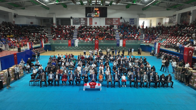 Ağrı'da 171 okula 15 milyon TL değerinde spor malzemesi ulaştırıldı