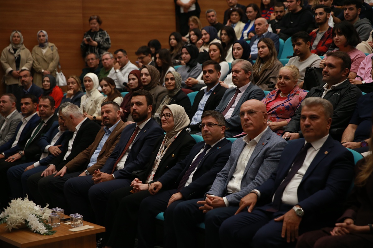 AK Parti Genel Başkan Yardımcısı Uygur, Balıkesir Üniversitesi Hukuk Fakültesi\'nin açılış dersinde konuştu: