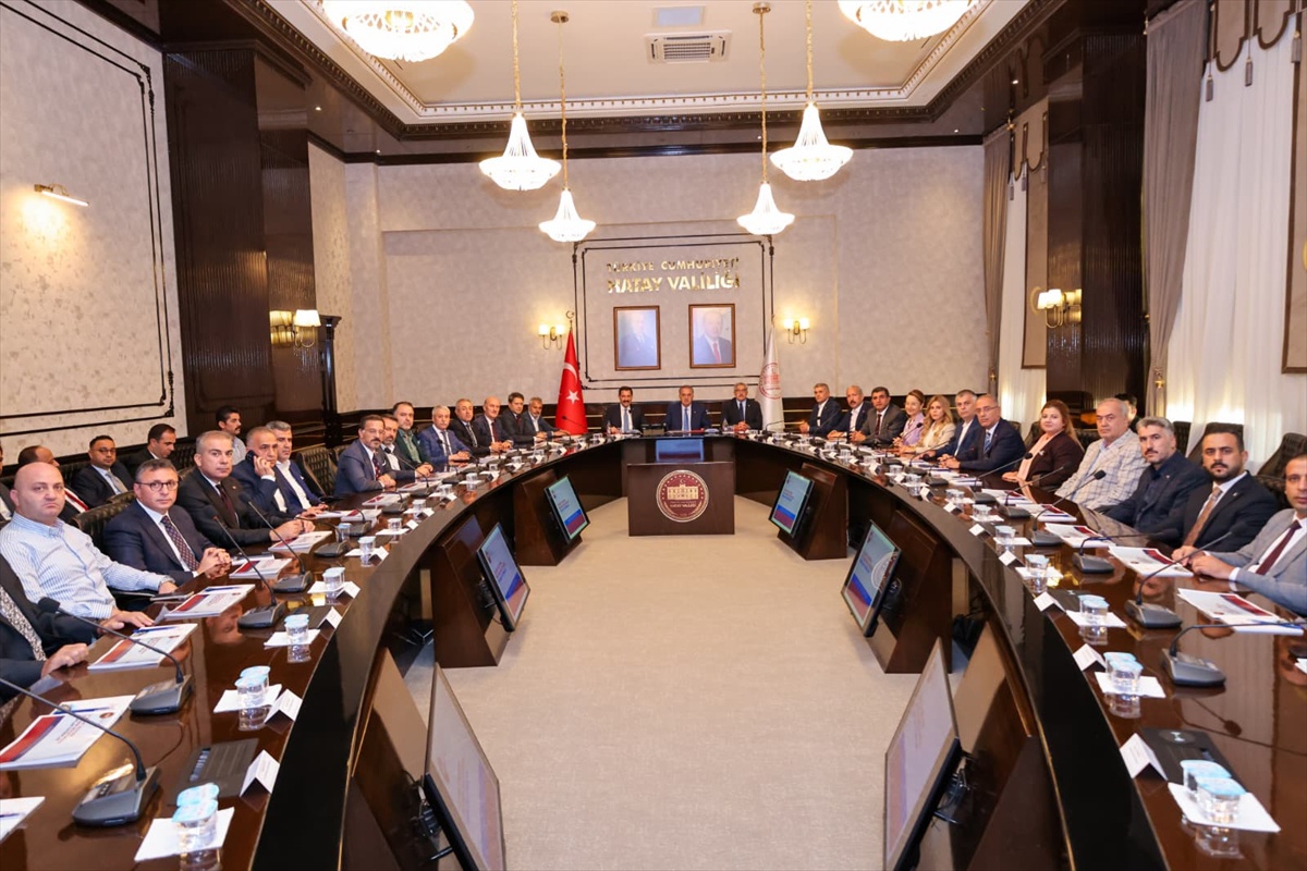 Hayati Yazıcı, Hatay\'da deprem çalışmalarını Vali Masatlı ve Başkan Öntürk\'le görüştü