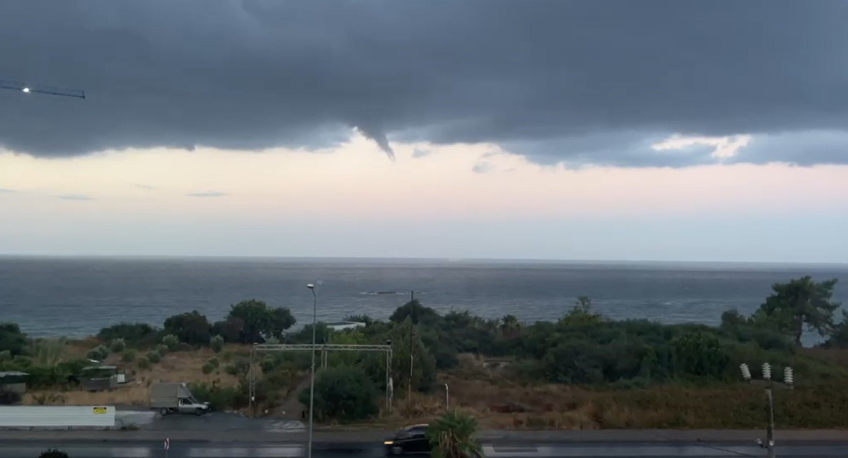 Alanya\'da fırtına sürerken İncekum açıklarında 2 gün üst üste hortum çıktı