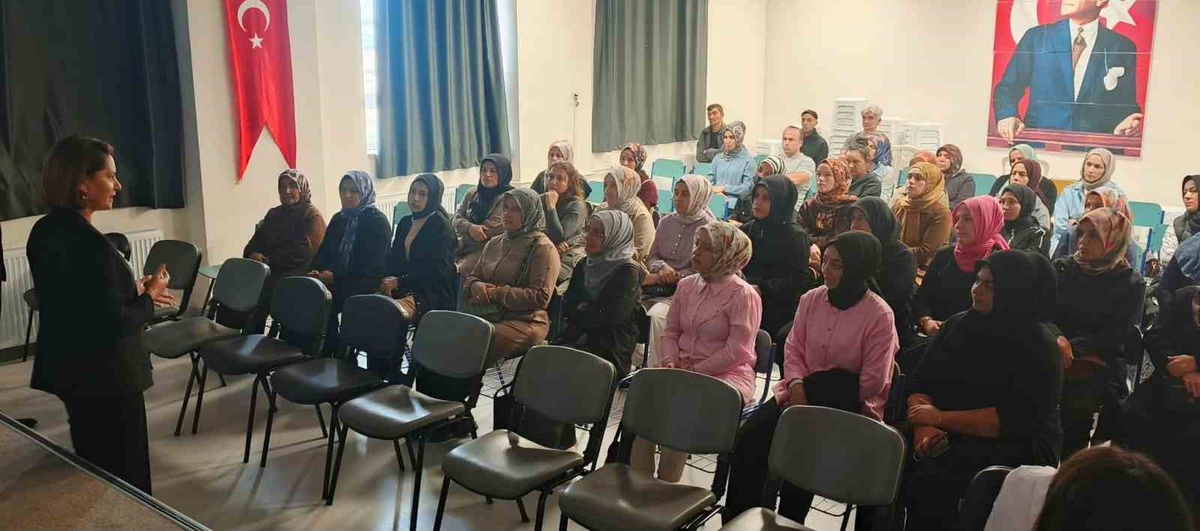 Altıntaş\'ta 8. sınıf velilerine toplantı yapıldı, sınav hazırlıkları ele alındı
