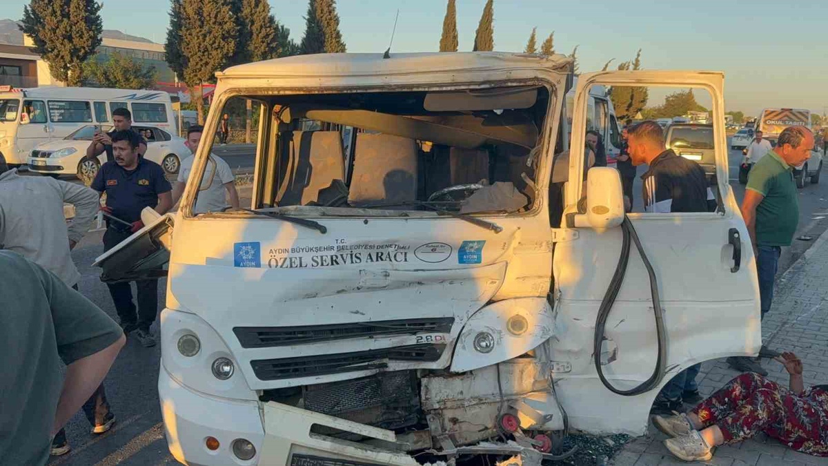 Aydın İncirliova\'da beton mikseri iki servis aracına çarparak 10 kişiyi yaraladı