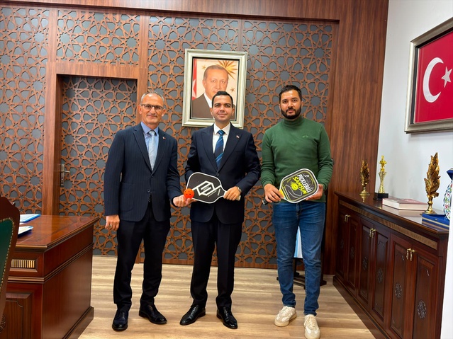 Ayvacık'ta okul bahçelerine pickleball sahası kurulması için çalışma başlatılacak