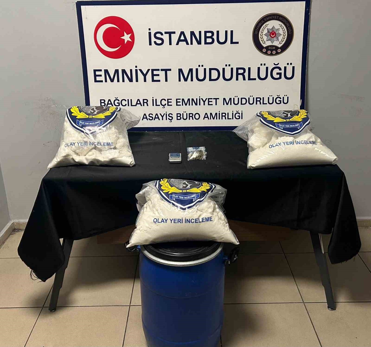Bağcılar\'da iş yerindeki operasyonda 22 kilo 970 gram uyuşturucu ham maddesi bulundu