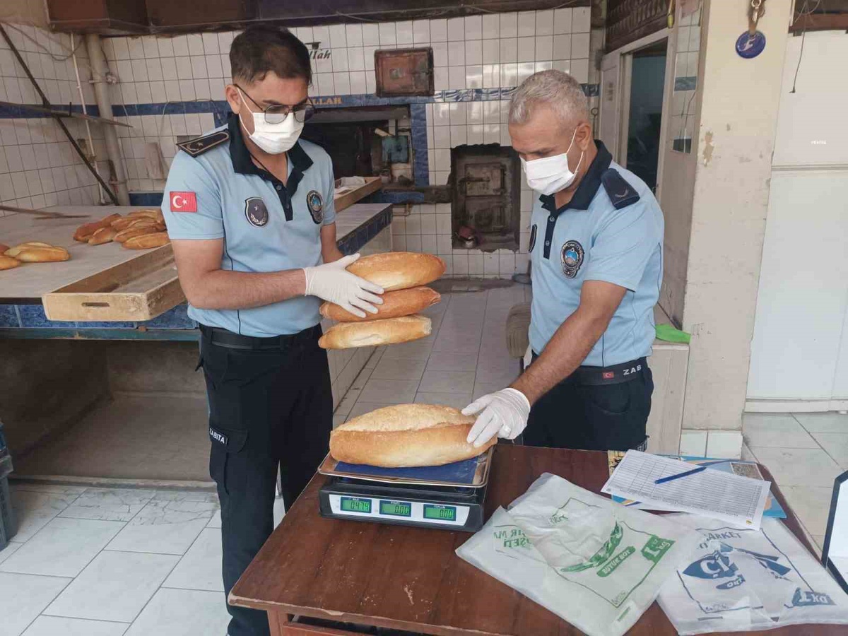 Bayburt\'ta zabıta ekipleri fırınlarda hijyen ile ekmek gramajını denetledi