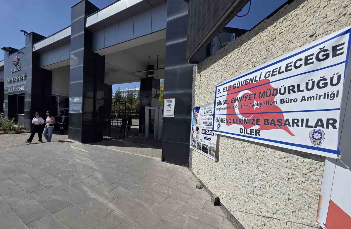 Bingöl\'de Terörle Mücadele ekipleri üniversitede yaklaşık 5 bin kişiye ulaştı