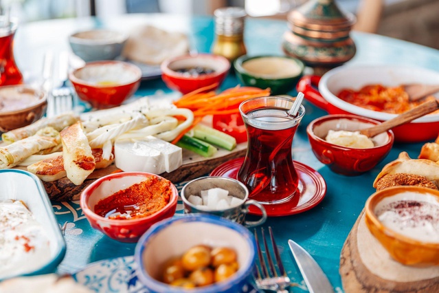 Araştırma, paylaşılan öğünlerin depresyon ve bunama riskini azaltabileceğini gösterdi