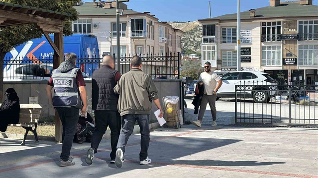 Burdur'da hırsızlık ve dolandırıcılıktan 17 yıl hapis cezası bulunan şahıs yakalandı