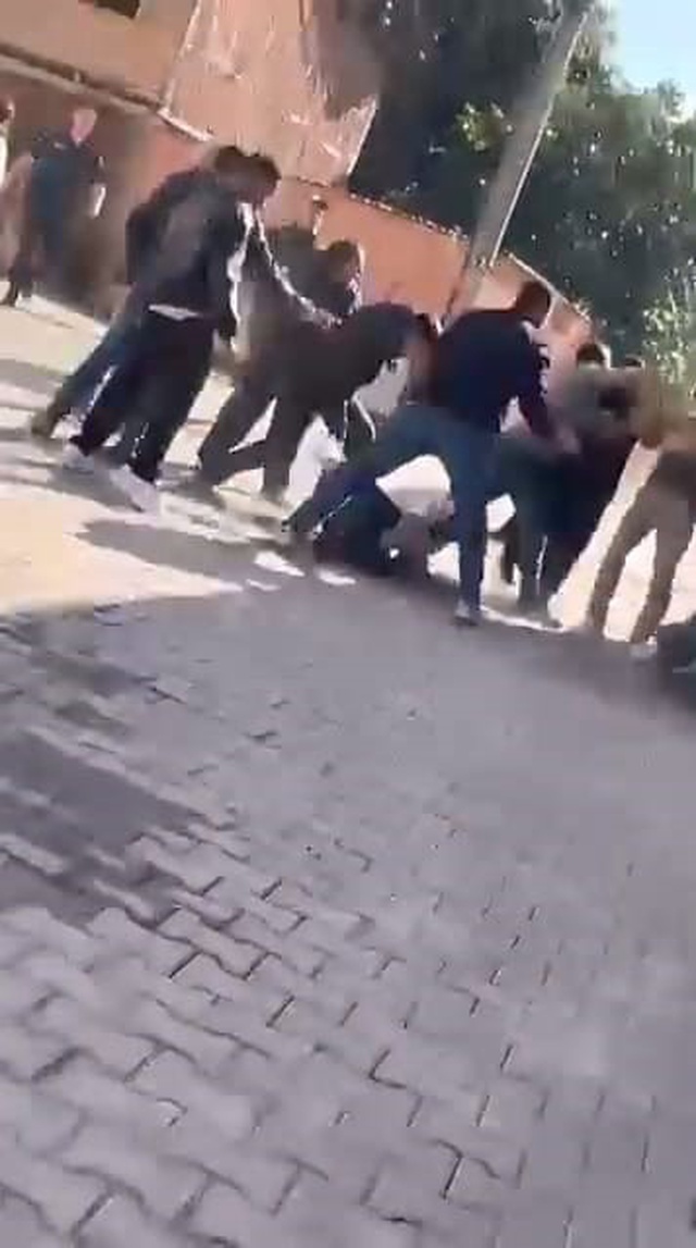 Müteahhit ile inşaat işçileri arasında kavga: 8 kişi yaralandı