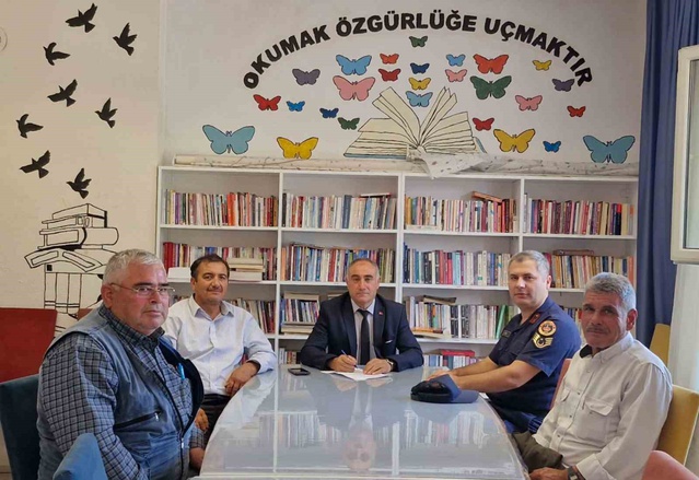 Çivril'de jandarma, 126 noktadan 29 merkeze taşınan öğrenciler için toplantı yaptı