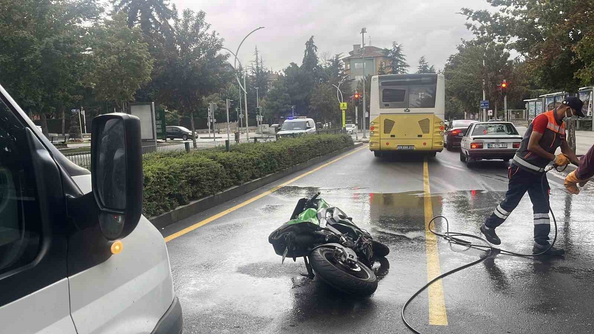 Çorum\'da devrilen motosikletin 18 yaşındaki sürücüsü hastanede kurtarılamadı