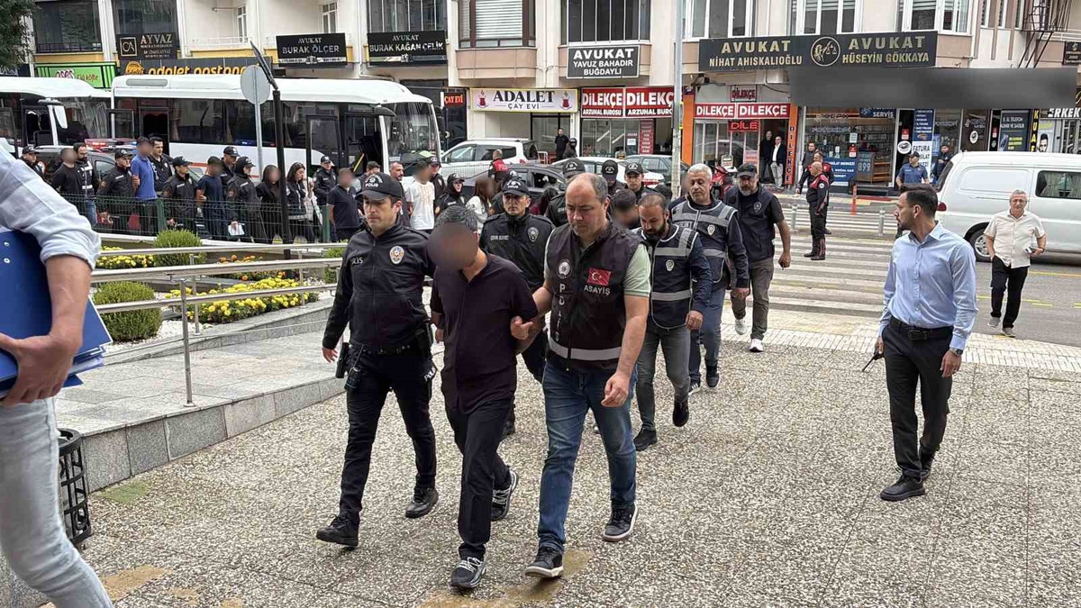 55 ilde araç satanlarını dolandıran 18 şüpheli Çorum merkezli operasyonda yakalandı