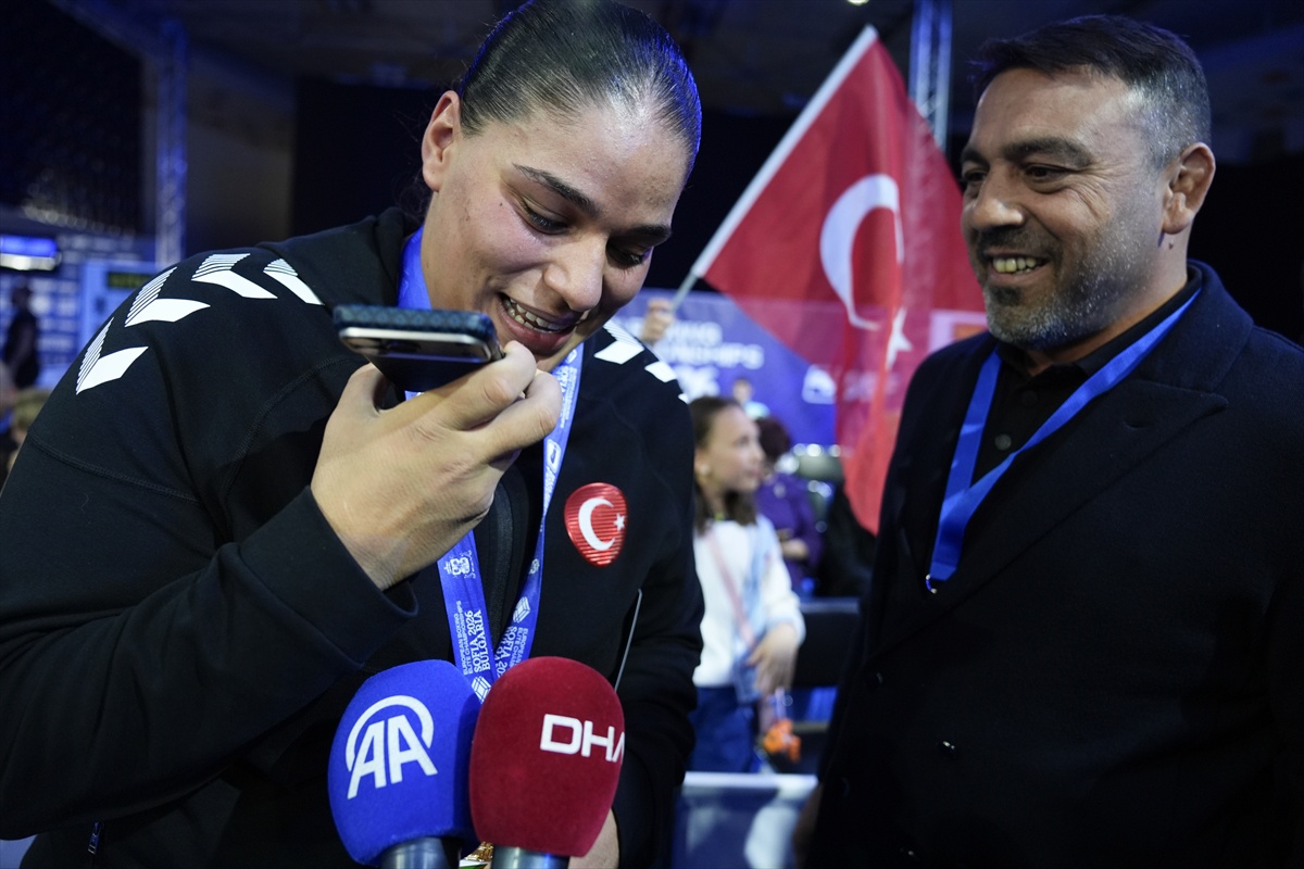 Cumhurbaşkanı Erdoğan, Avrupa şampiyonu milli boksör Havvanur Kethüda\'yı tebrik etti