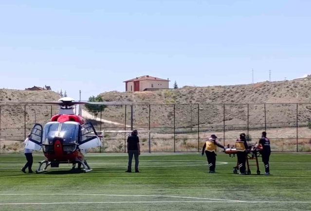 78 yaşındaki kadın hasta, Darende'den hava ambulansıyla Malatya'ya sevk edildi