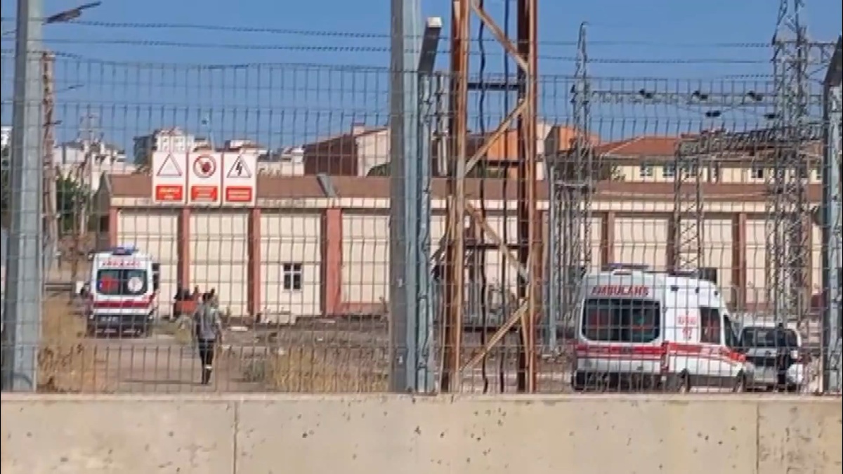 Diyarbakır\'da depoda çalışan 2 işçi tiner kokusundan etkilenip hastaneye kaldırıldı