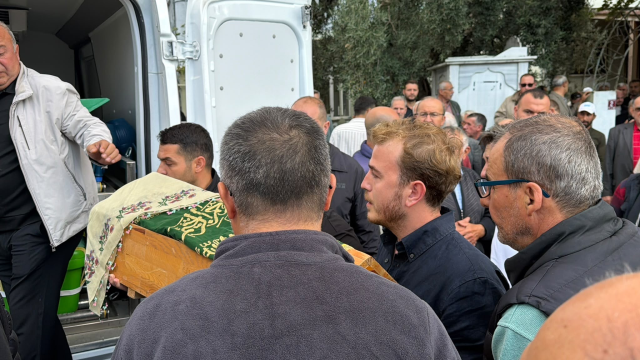 Doğumuna 2 hafta kalmıştı! Anne ile 3 yaşındaki kızı yan yana toprağa verildi