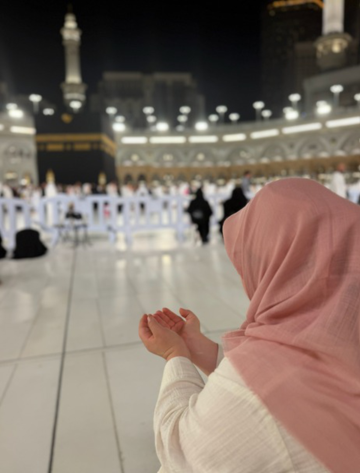 Rüyasında Kabe\'yi gören Down sendromlu Hüma, hayırsever desteğiyle umreye gitti