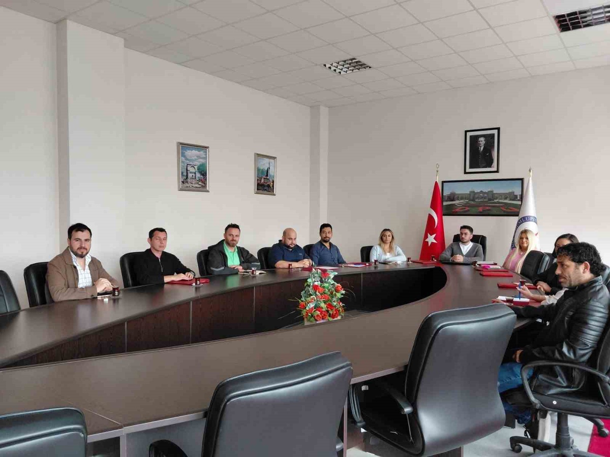 DPÜ Emet MYO\'da 2026-2027 güz dönemi program gözden geçirme toplantısı yapıldı