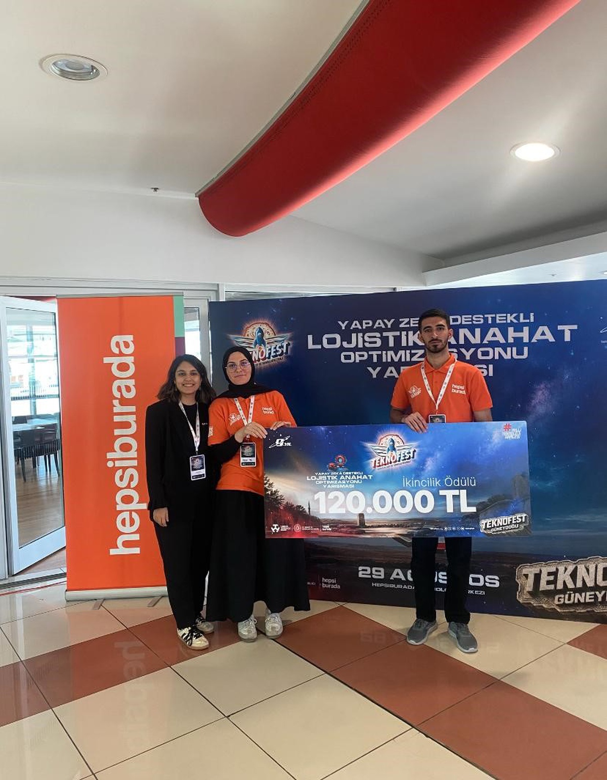 TEKNOFEST\'te Türkiye ikincisi olan Düzce Üniversitesi LojiX takımı 120 bin TL kazandı
