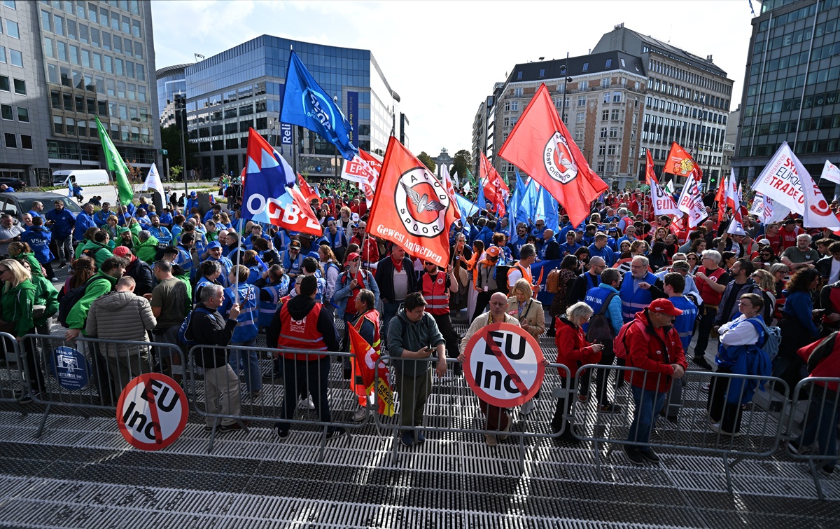 Brüksel\'de sendikalar EU Inc. teklifini bakanlar toplantısı sırasında protesto etti